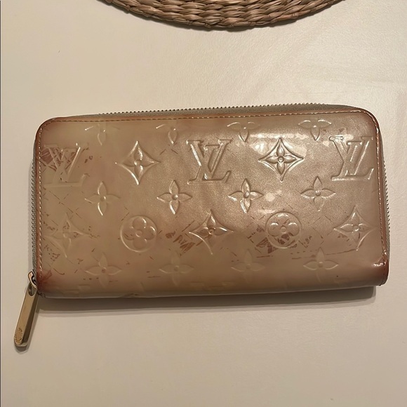 Louis Vuitton Tan Wallet with Signature Monogram - Picture 1 of 9
